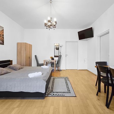 Three King-Size Beds, Three Bedrooms Wien Exterior foto